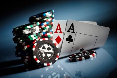 erek 2d mobile app interface showing sportsbook and casino games