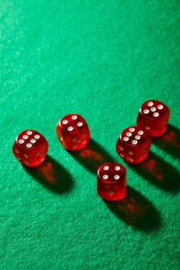 erek 2d Bandar Poker table with live dealer and player seats